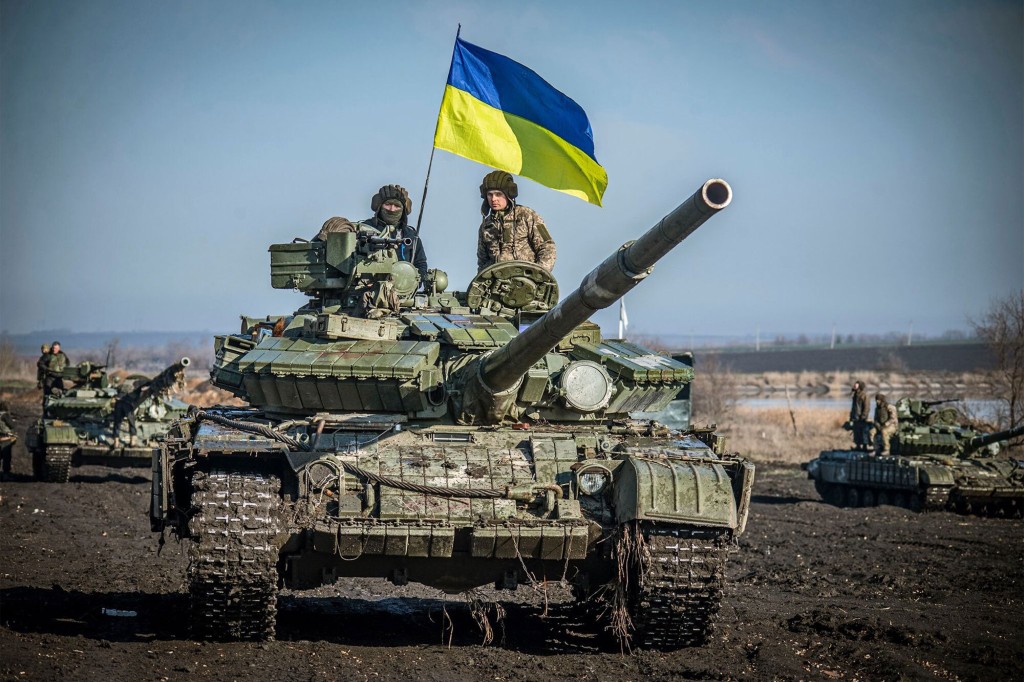 Soldados ucranianos da 93ª Brigada Cold Yar das Forças Armadas Ucranianas nos rebeldes apoiados pela Rússia assumiram o controle da linha de frente em Donetsk.  Ucrânia na quarta-feira, 23 de fevereiro