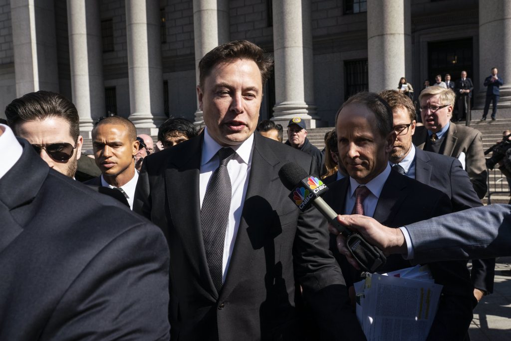 Depois que o CEO da Tesla, Elon Musk, alega 'investigação implacável', SEC.