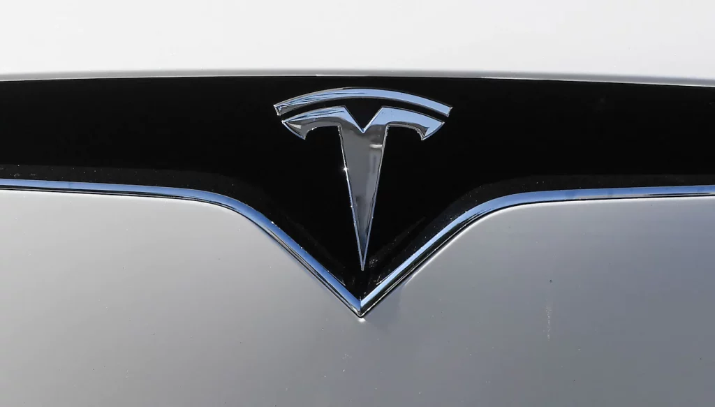 NHTSA lança investigação sobre frenagem fantasma da Tesla