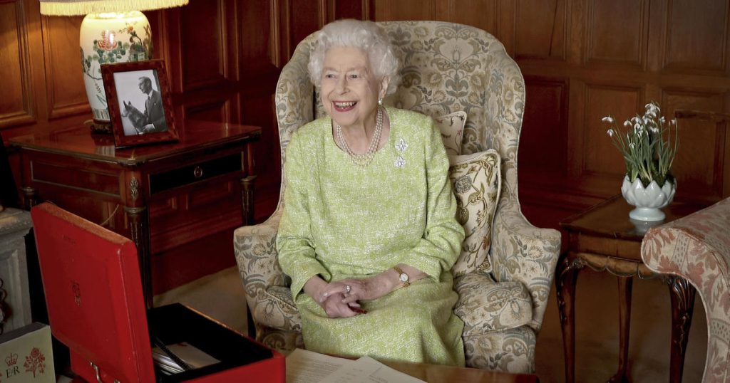 Rainha Elizabeth II testou positivo para COVID-19 e está apresentando sintomas leves
