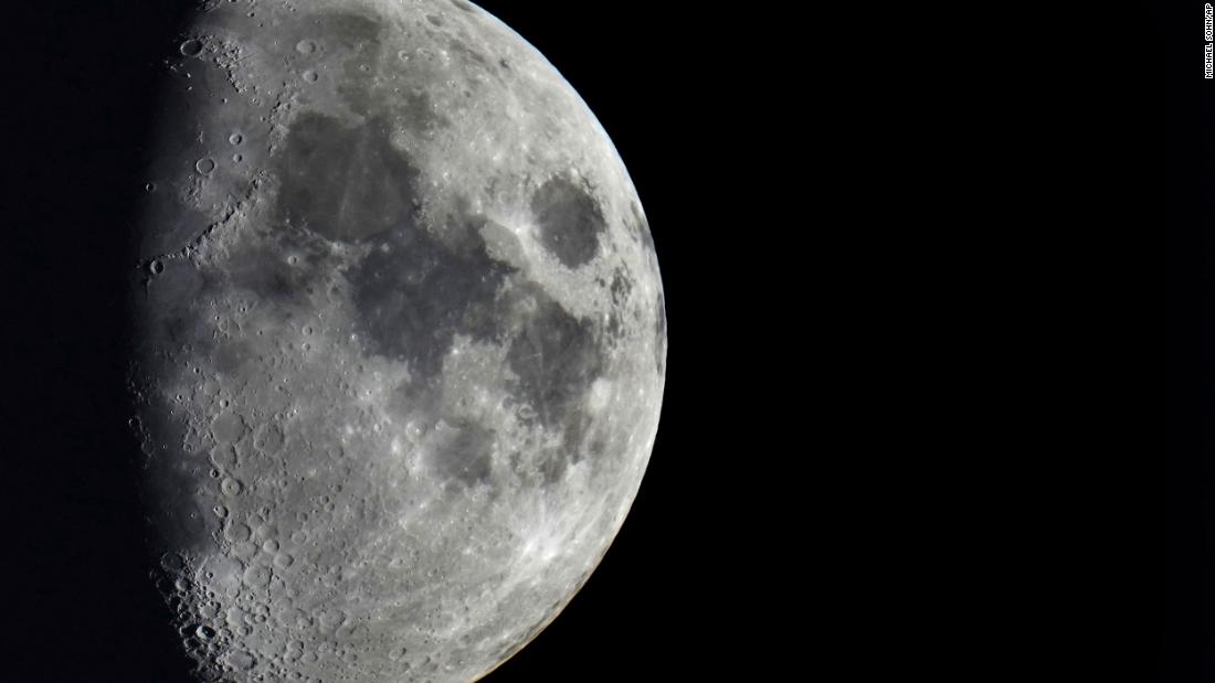 Lixo espacial vai cair do outro lado da lua

