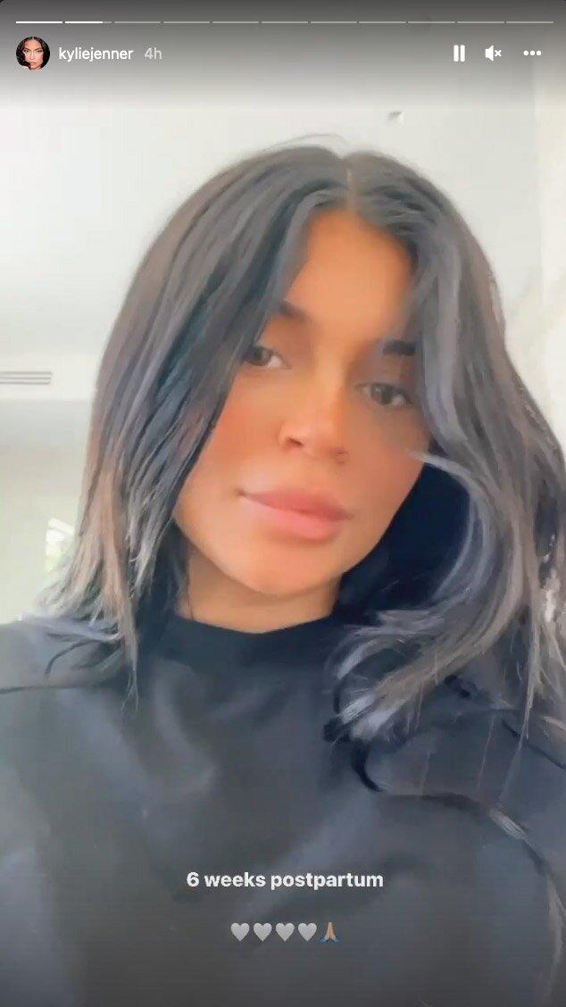 Kylie Jenner dá sua primeira olhada no berçário de Sun Wolf - incluindo seu guarda-roupa cheio de tênis!