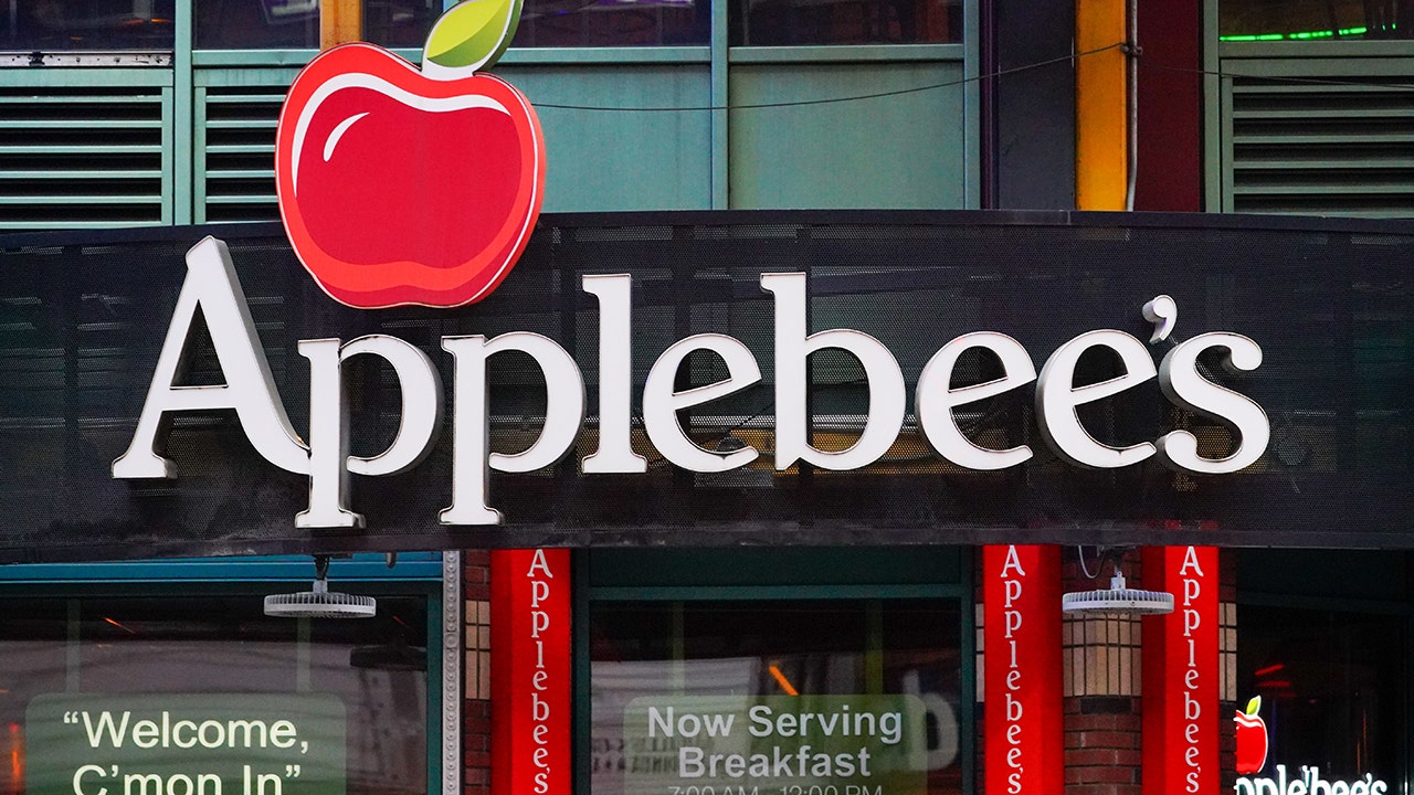 CEO da Applebee diz usar preços do gás e inflação para cortar salários: relatório

