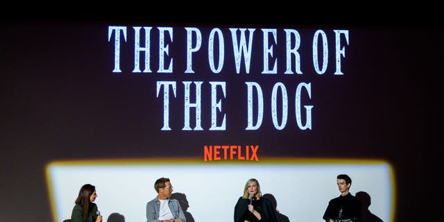 Benedict Cumberbatch, Kirsten Dunst e Cody Smit McPhee participam "força do cão" Exibição no Teatro de Paris em 02 de outubro de 2021, em Nova York.  O filme, dirigido por Jane Campion, foi indicado a 12 prêmios da Academia.