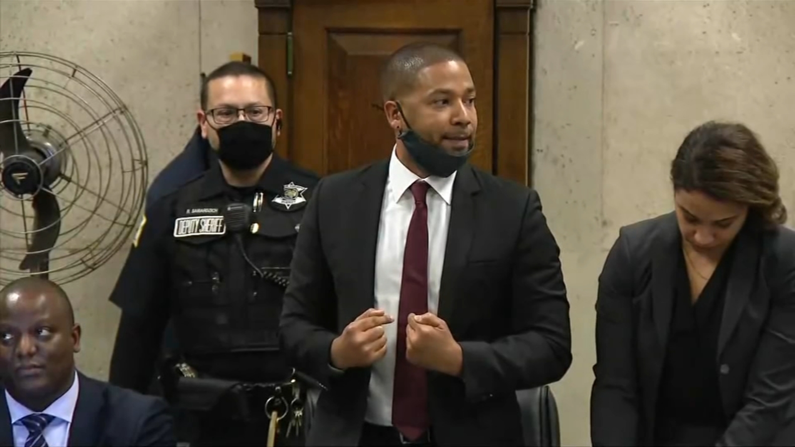  A sentença de Jussie Smollett começa com sua primeira noite na Cadeia do Condado de Cook;  