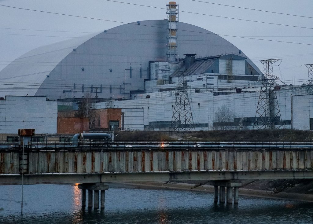 Alguns trabalhadores de Chernobyl foram autorizados a deixar uma fábrica ucraniana que estava ocupada pela Rússia há semanas