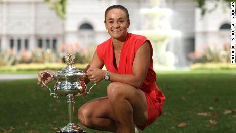 A número um do mundo Ashleigh Barty anunciou que vai se aposentar do tênis profissional