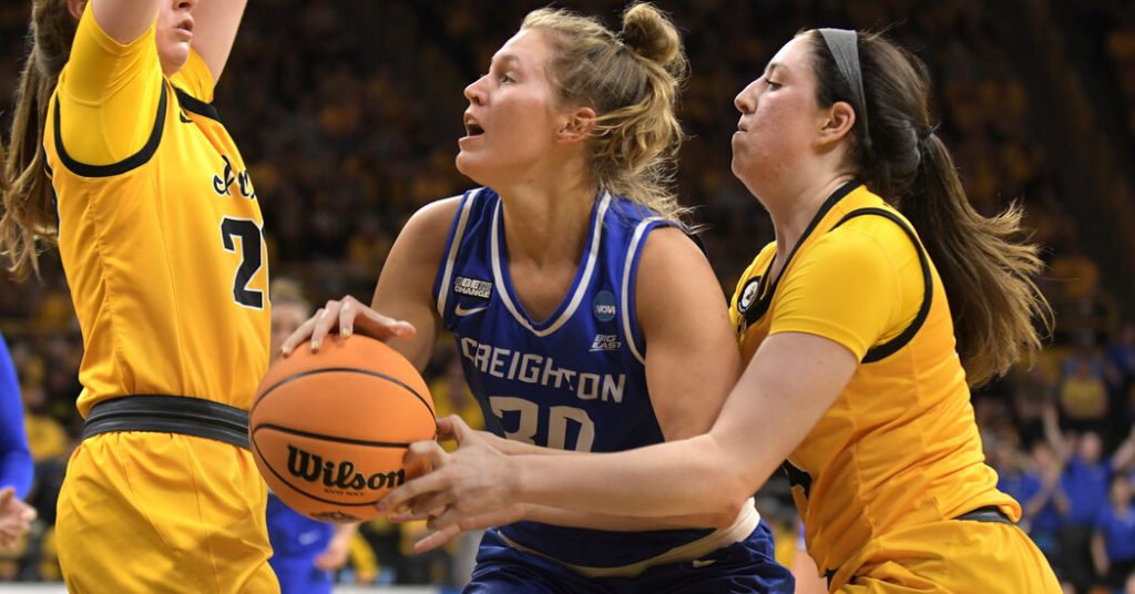 Campeonato Feminino da NCAA: Creighton vence Iowa State e chega ao 16º lugar