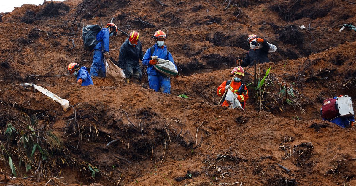 China verifica gravador de voz do cockpit de avião de passageiros destruído

