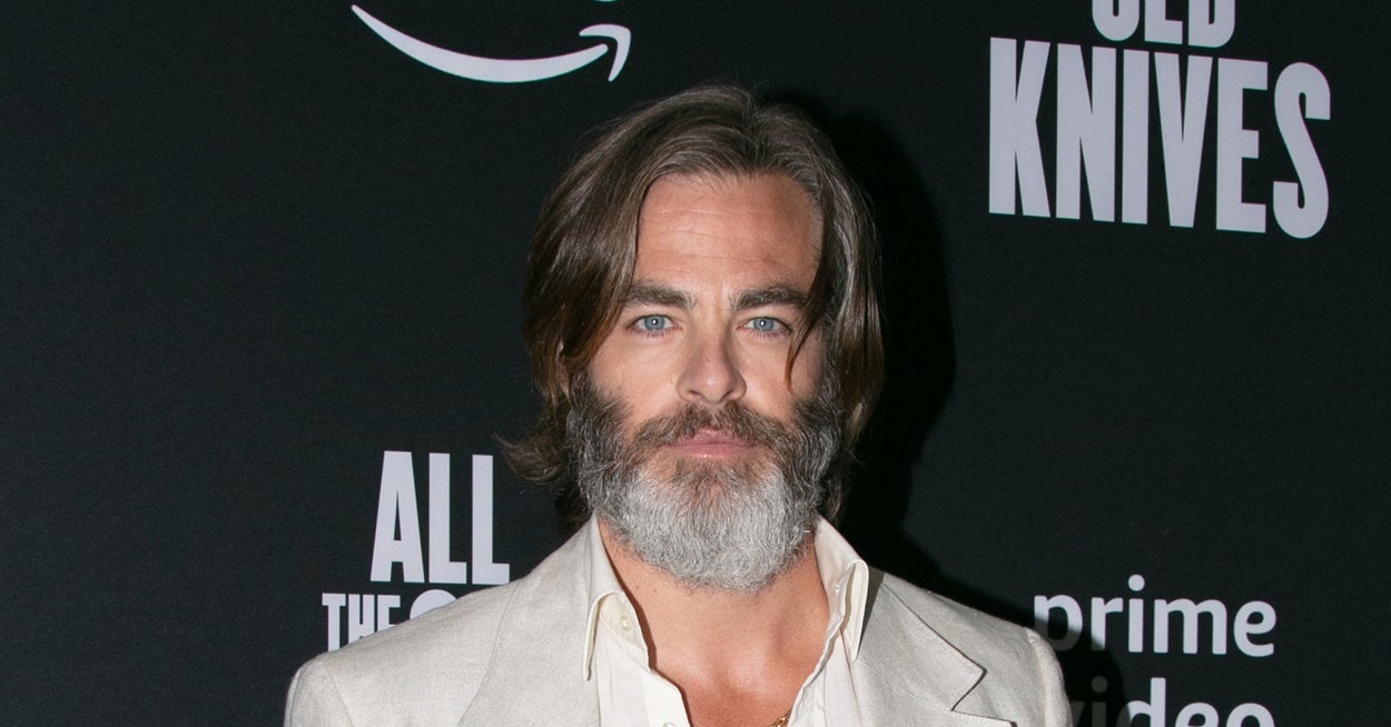 Chris Pine explica por que tem cabelo comprido e barba

