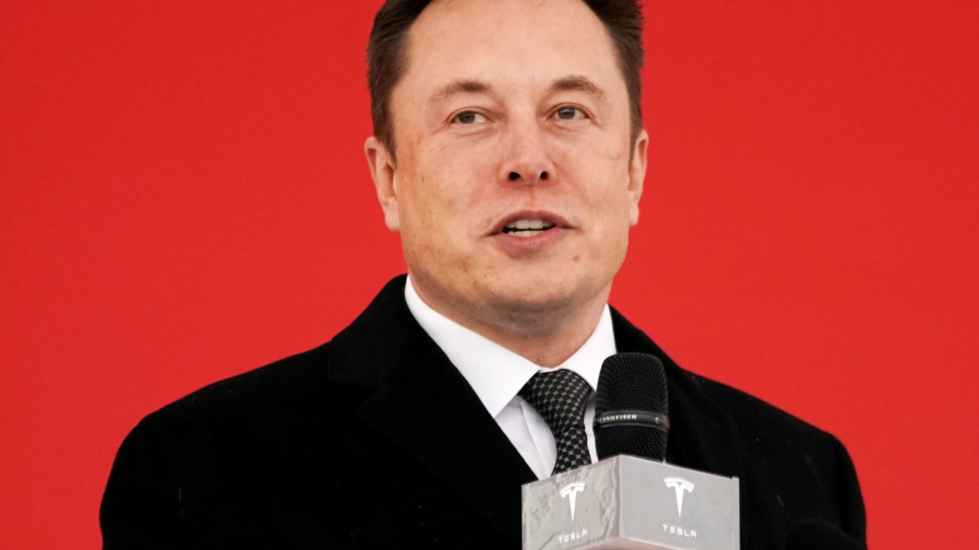 Elon Musk, CEO da Tesla, diz que contraiu Covid novamente

