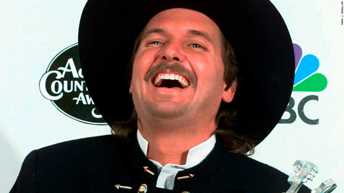 Jeff Carson, cantor de música country e policial, morreu aos 58 anos

