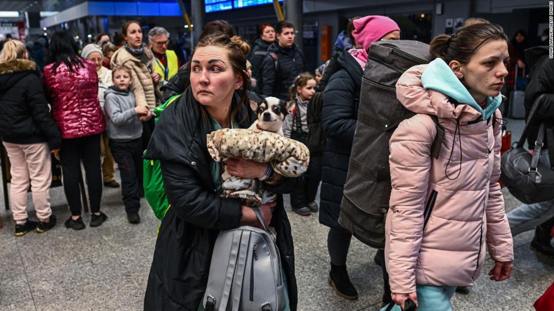 O governo Biden está procurando maneiras de ajudar os refugiados ucranianos a se reunirem com suas famílias nos Estados Unidos

