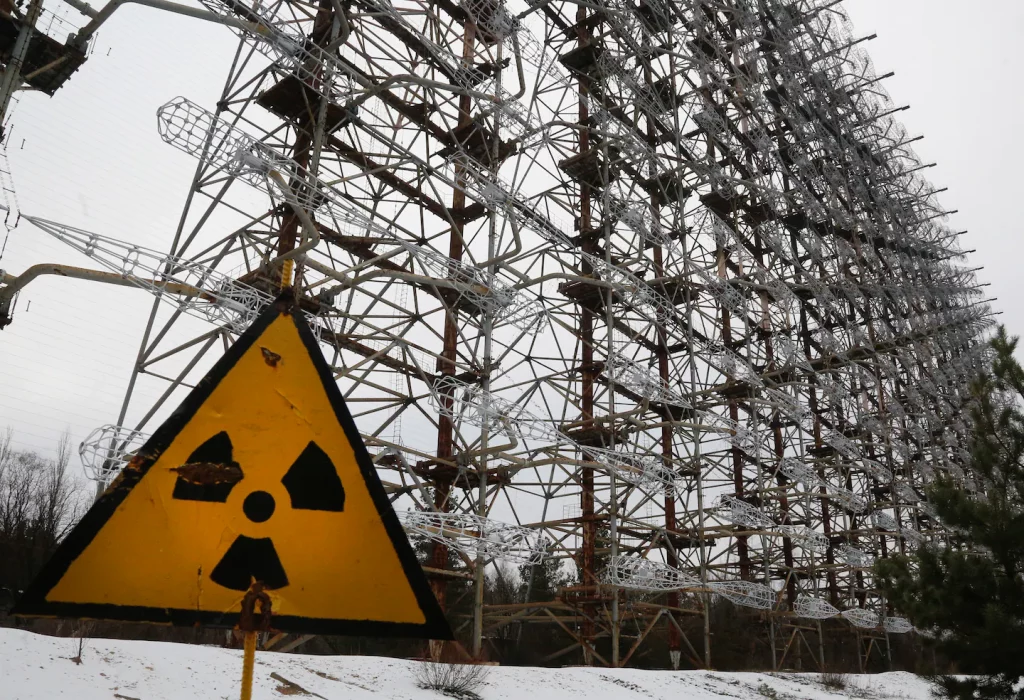 O operador diz que a usina de Chernobyl está desconectada da rede elétrica