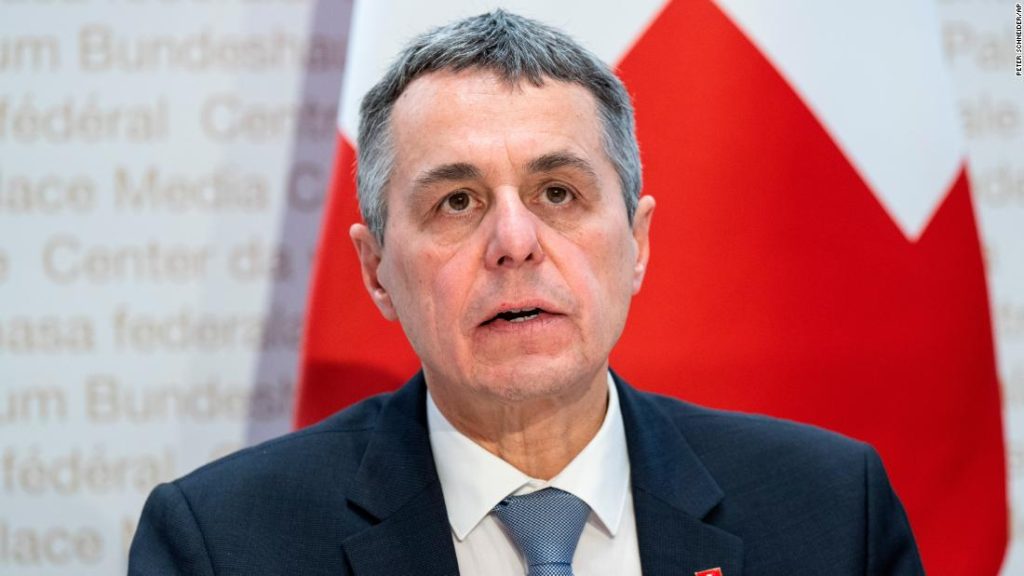 Suíça abandona neutralidade para impor sanções à Rússia e Putin