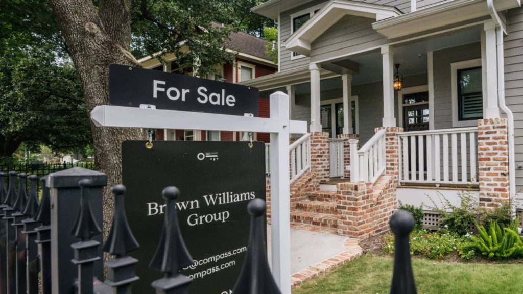Taxa de hipoteca perto de 5% em seu segundo grande salto nesta semana