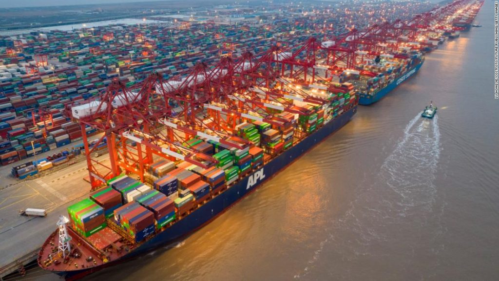 Atrasos e congestionamentos nos portos de Xangai são más notícias para as cadeias de suprimentos globais