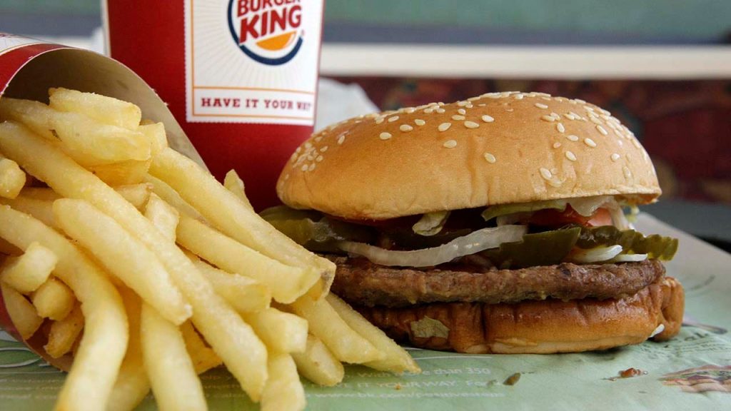 O processo alega que os tamanhos dos sanduíches do Burger King em anúncios enganam os clientes