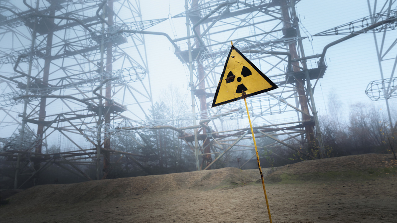 Forças russas cavaram trincheiras na altamente radioativa 'Floresta Vermelha' de Chernobyl

