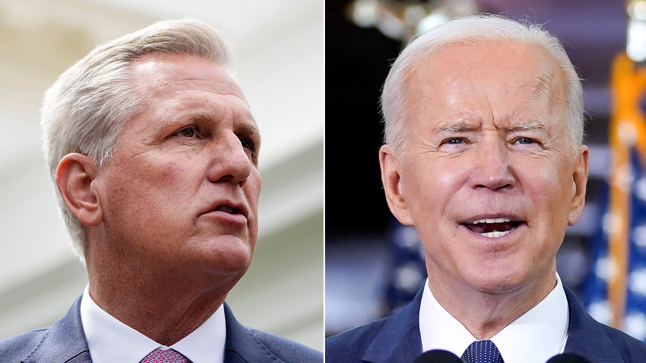 McCarthy critica Biden por resposta insuficiente à invasão da Ucrânia, sugere como ele pode ter dissuadido Putin

