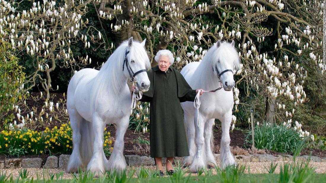 Rainha Elizabeth comemora seu 96º aniversário no ano histórico do jubileu

