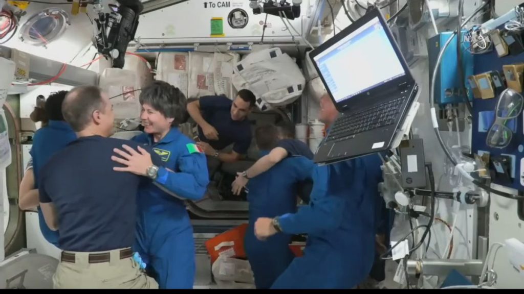 Astronautas da SpaceX Crew-4 se alegram após voo 'incrível' da estação espacial