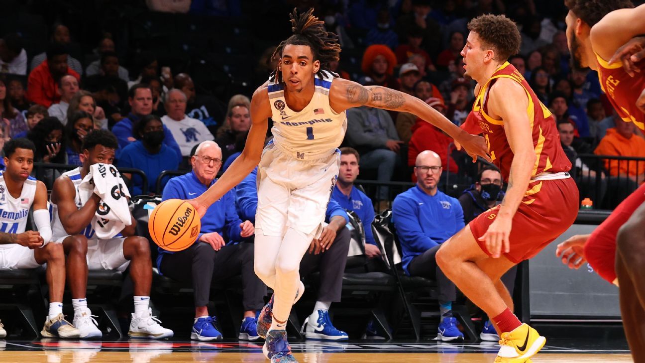 Emonie Bates deixa o time de basquete masculino de Memphis para entrar no portal de transferências

