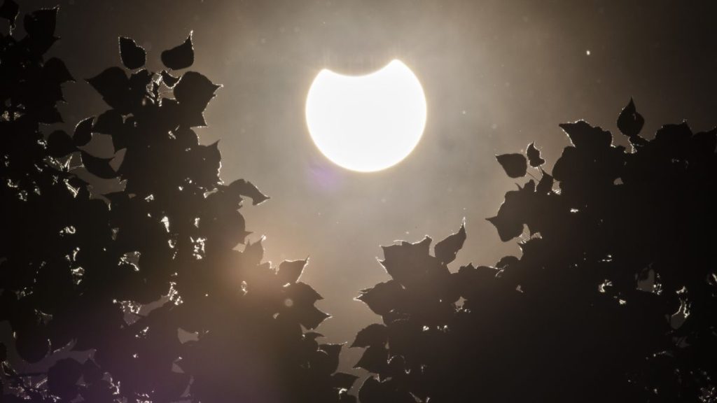 O primeiro eclipse solar de 2022 acontece hoje!