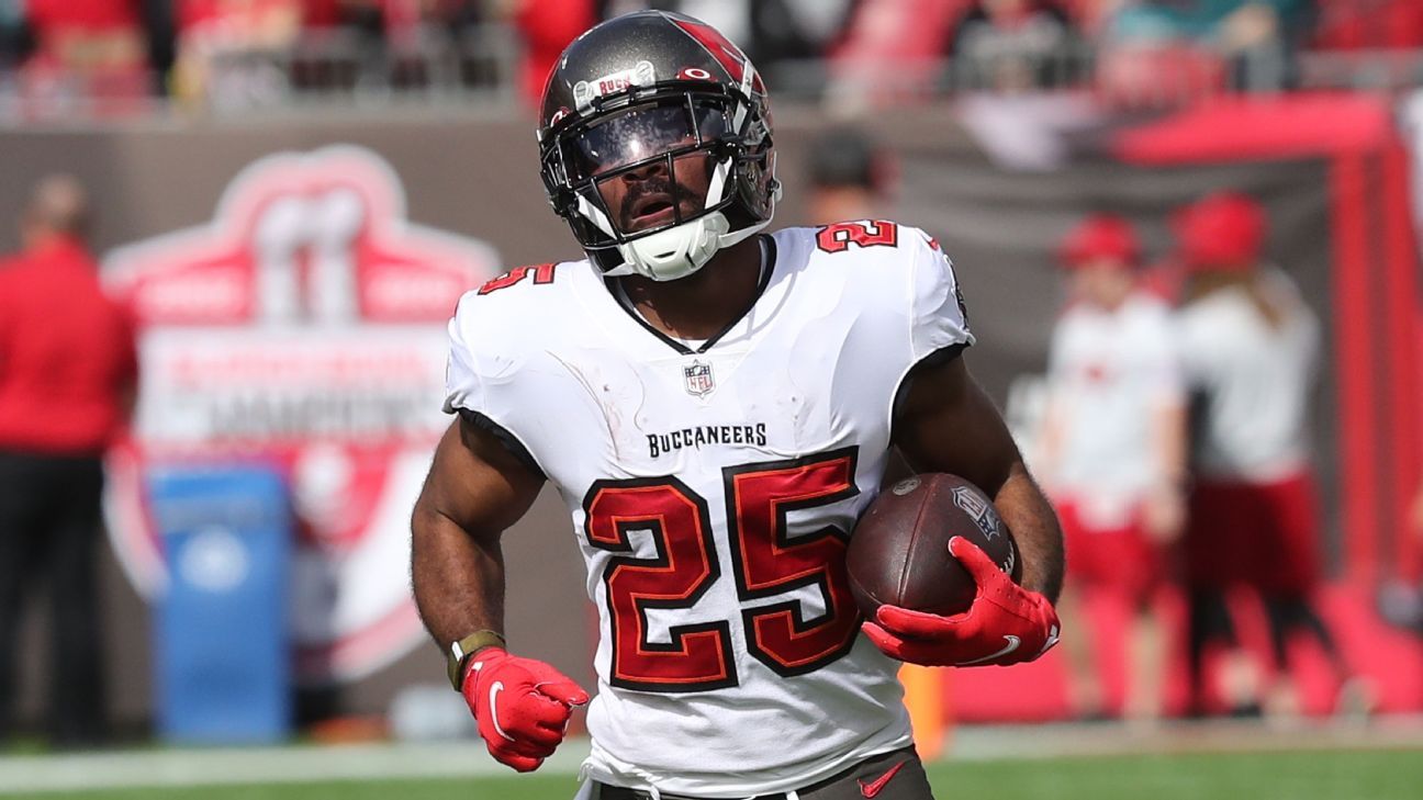 RB Giovani Bernard retorna ao Tampa Bay Buccaneers por um ano

