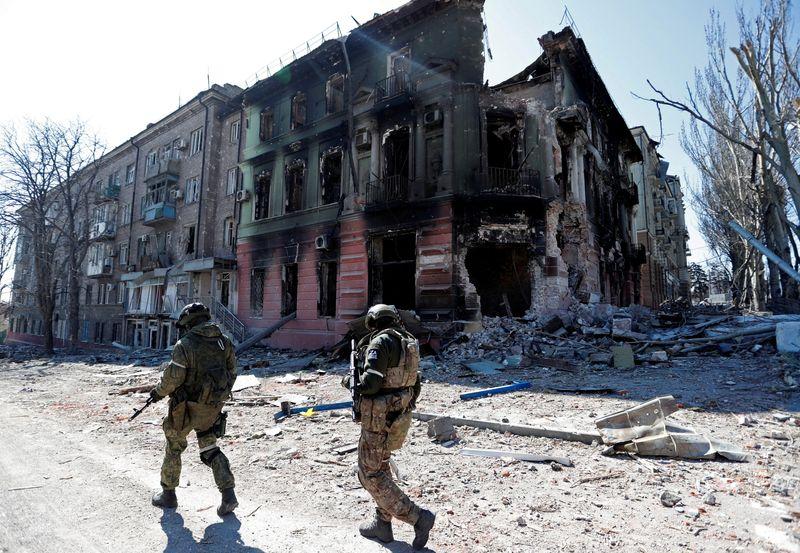 Ucrânia diz que dezenas de milhares foram mortos em Mariupol e acusa Rússia de retardar evacuações