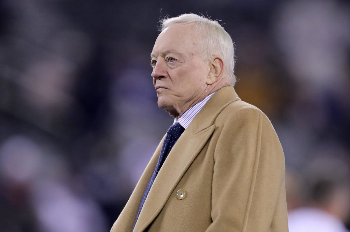 Assista: Vídeo mostrando Jerry Jones envolvido em um acidente de carro

