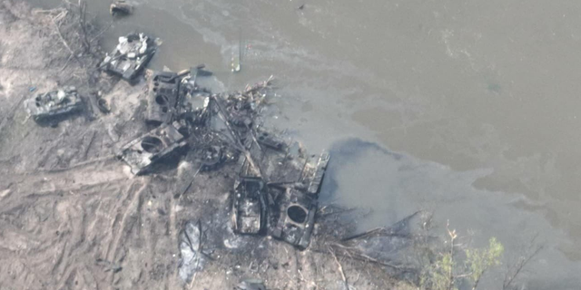 Alegadamente, tanques russos e outros veículos foram destruídos durante a travessia do rio que falhou.