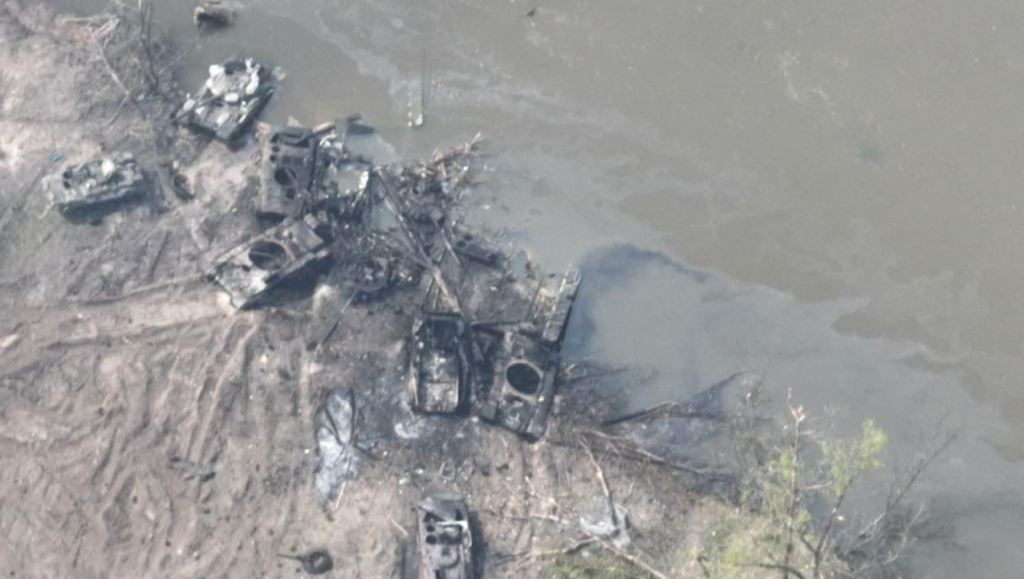 Reino Unido diz que Ucrânia destrói número 'significativo' de veículos blindados russos em tentativa fracassada de travessia de rio