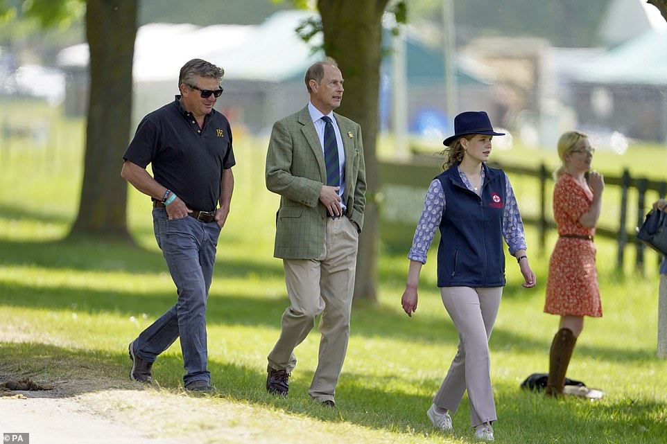 A família também participou do show de cavalos Royal Windsor na sexta-feira, junto com a rainha