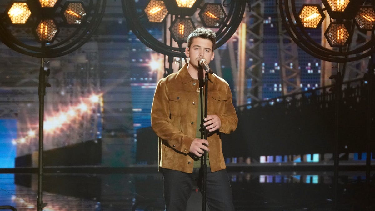 O prêmio 'American Idol' é coroado após enfrentar Noah Thompson e Hunter Girl

