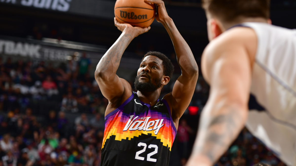 Monty Williams, do Suns, sugere razões 'internas' para jogar apenas Deandre Ayton aos 17 minutos da derrota no jogo 7

