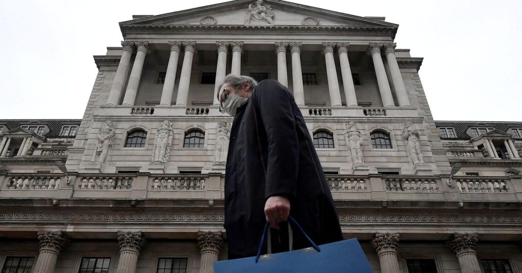 O Banco da Inglaterra relata um risco de recessão e inflação de 10%, pois aumenta as taxas de juros novamente