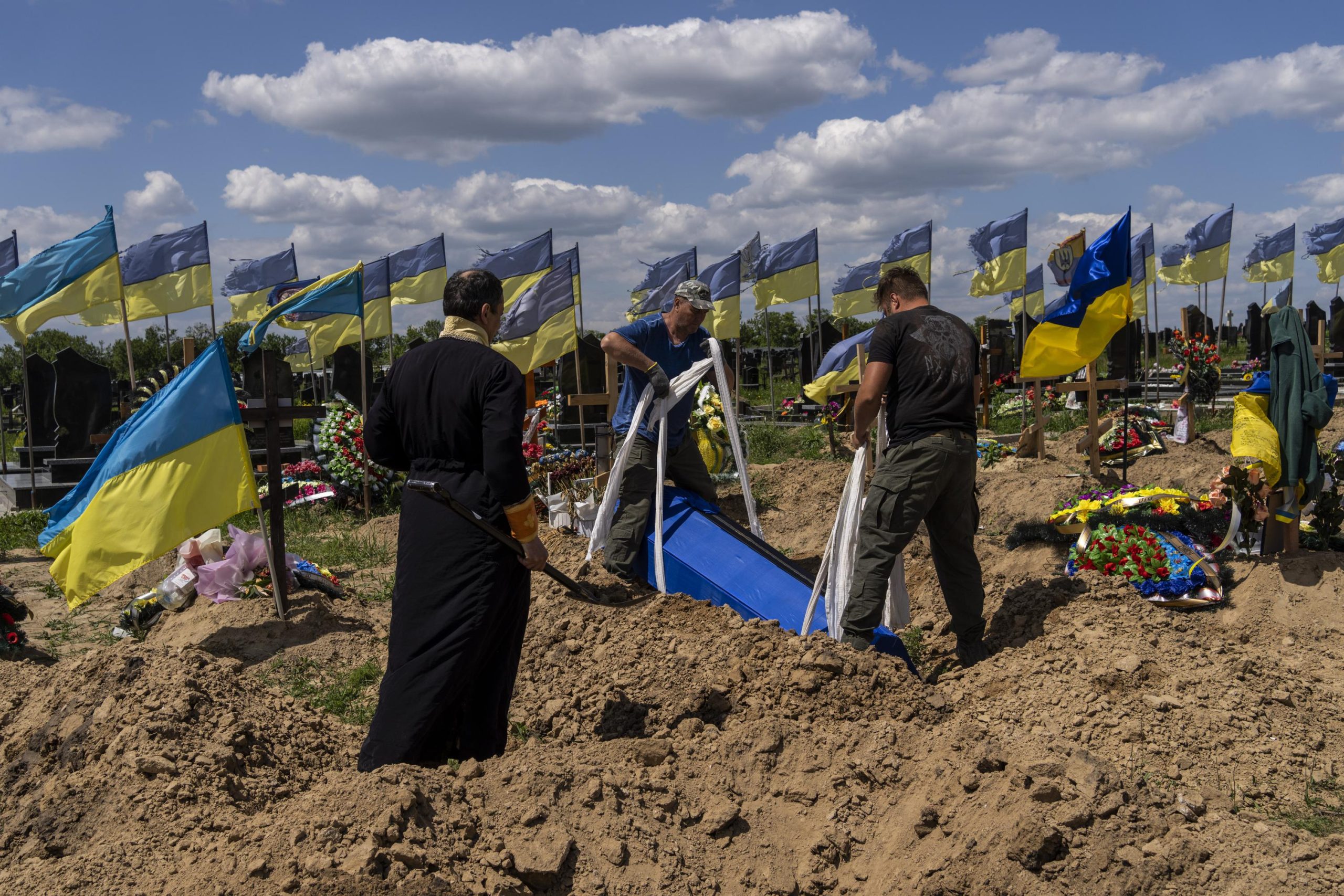 Ucrânia: 200 corpos encontrados em um porão sob os escombros de Mariupol

