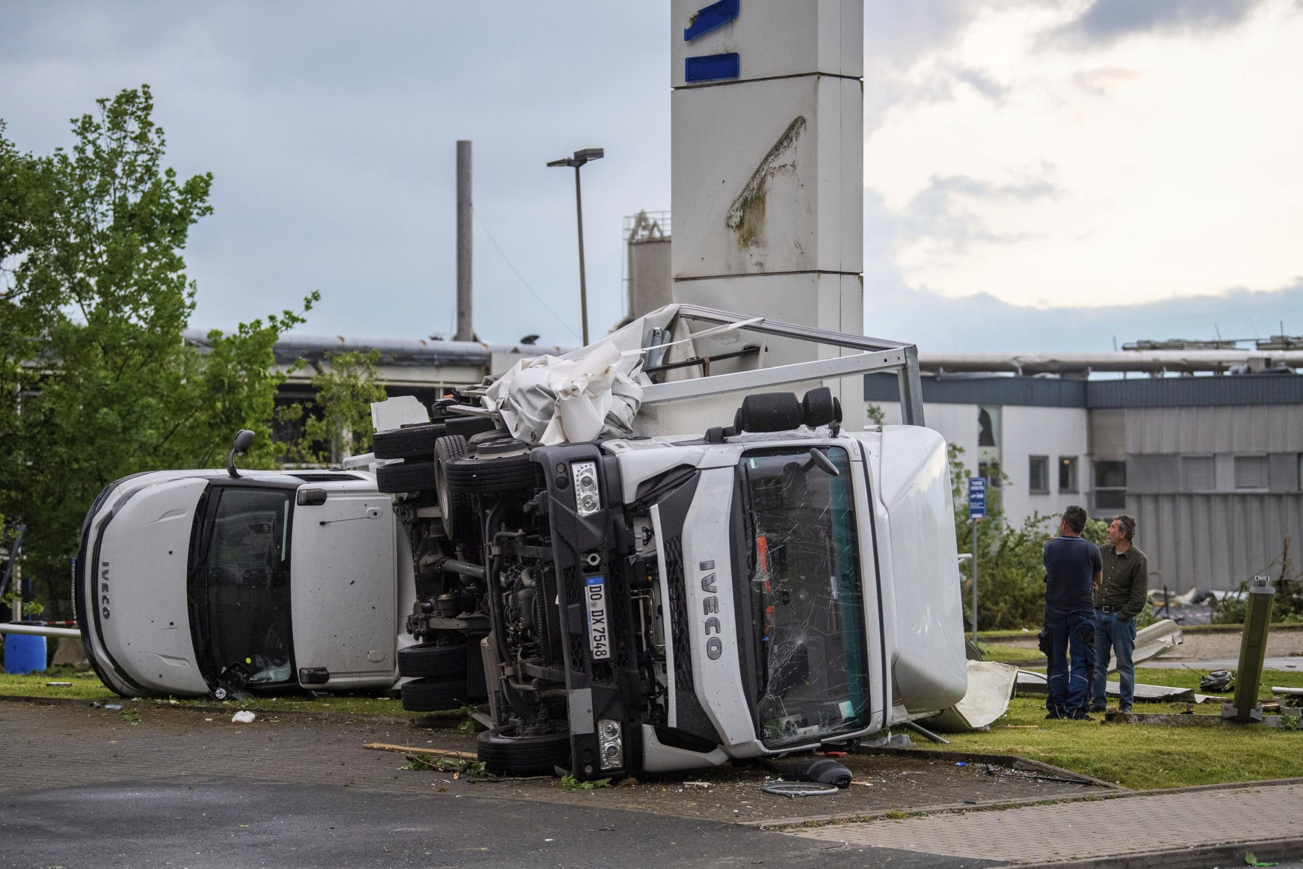  Um furacão atinge uma cidade no oeste da Alemanha.  Dezenas de feridos

