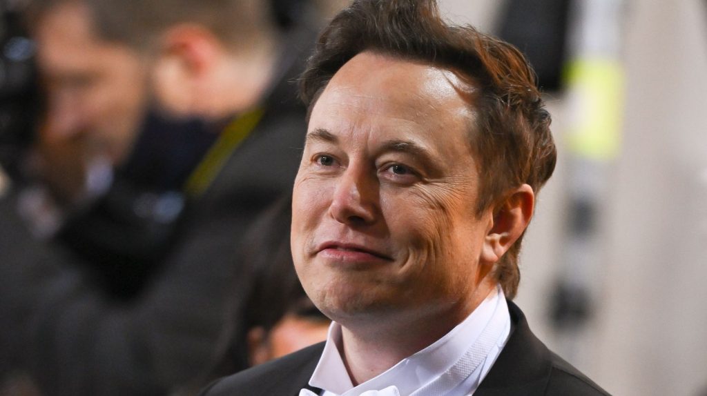 Um processo acusa Elon Musk de marginalizar no Twitter para baixar preços