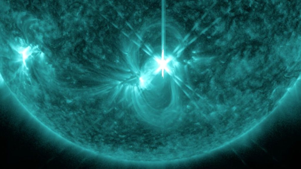 Uma mancha solar "mista" acaba de liberar uma enorme explosão solar