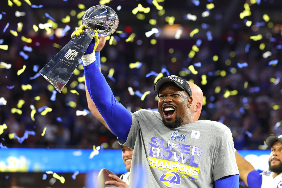 Von Miller fez check-in com os Cowboys antes de assinar com os Bills

