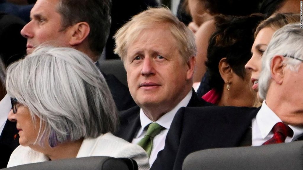 Boris Johnson, primeiro-ministro britânico, grita por voto de confiança, mas enfrenta uma luta pela sobrevivência