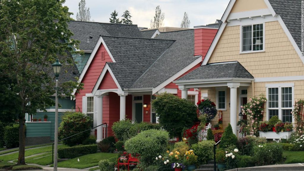 As taxas de hipoteca estão subindo novamente, tirando mais compradores do mercado imobiliário