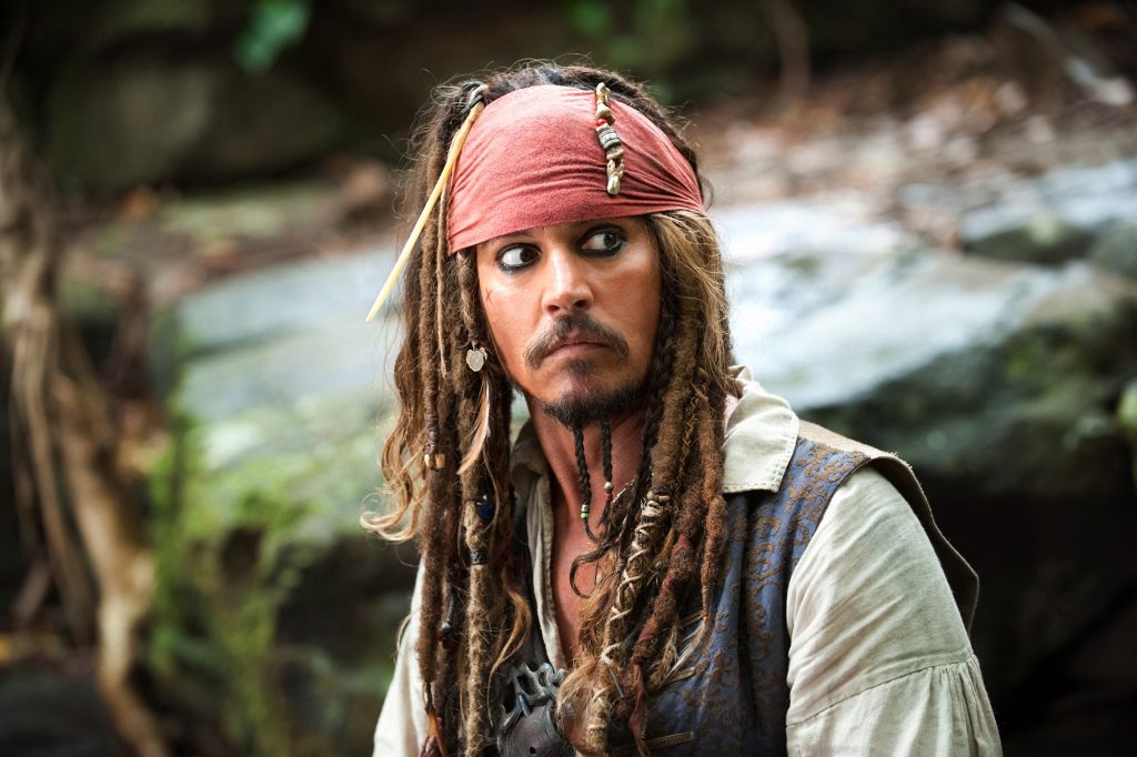 Johnny Depp interpreta o Capitão Jack Sparrow em uma cena de "Piratas do Caribe: em estranhos mares." 