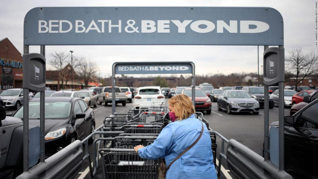 Bed Bath & Beyond acusado de desligar ar condicionado em lojas para economizar dinheiro à medida que as vendas caem