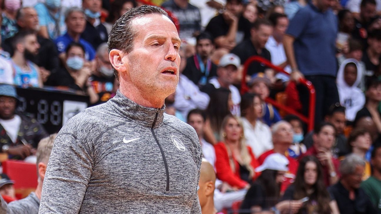 Fontes dizem que o Charlotte Hornets nomeará Kenny Atkinson como o novo treinador principal

