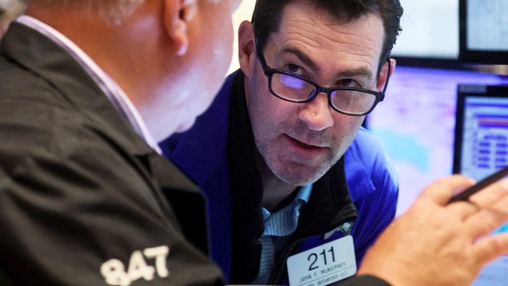 Futuros de ações caem após pior semana em Wall Street desde janeiro
