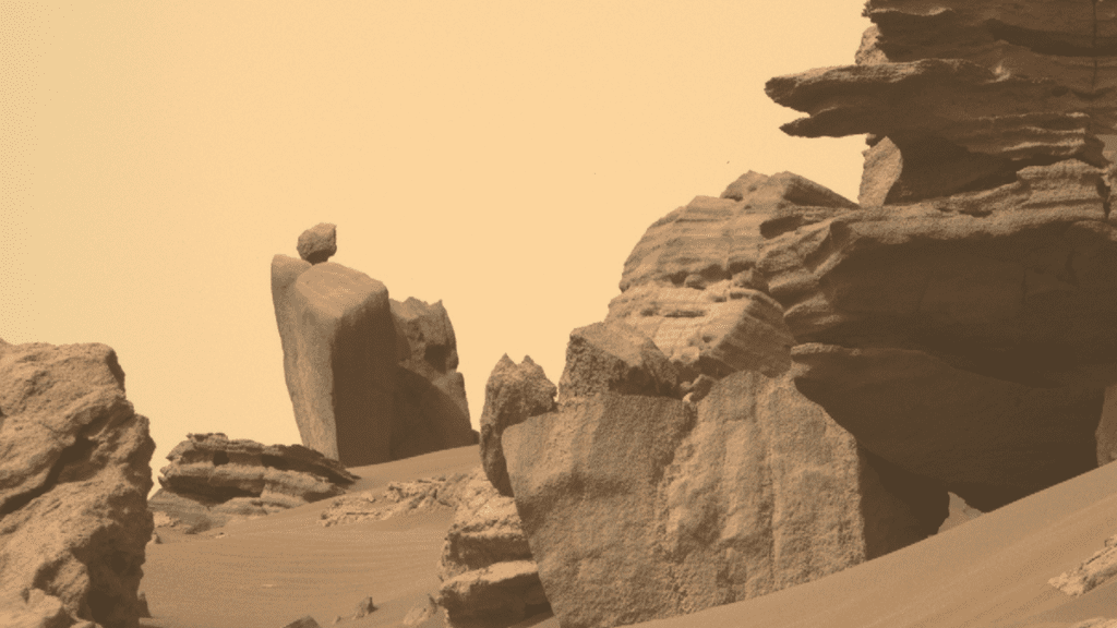 O que é essa estranha rocha de equilíbrio em Marte?