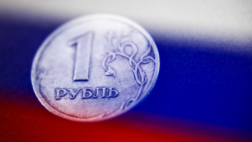 O rublo russo atingiu seu nível mais forte em 7 anos, apesar das sanções